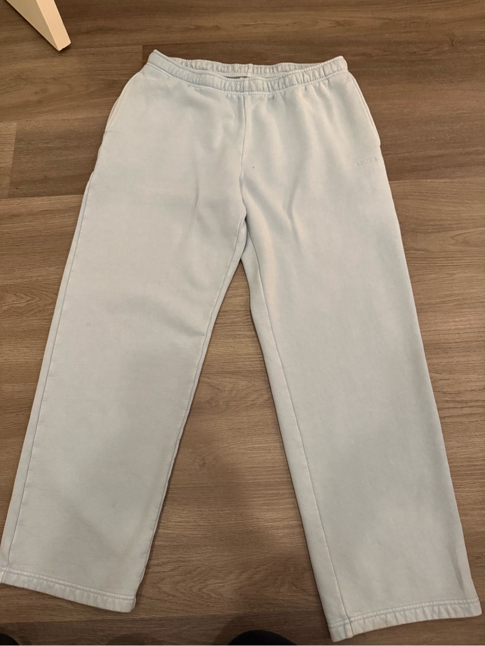 Aritzia Women's Straight Leg Sweatpants in Pale Blue